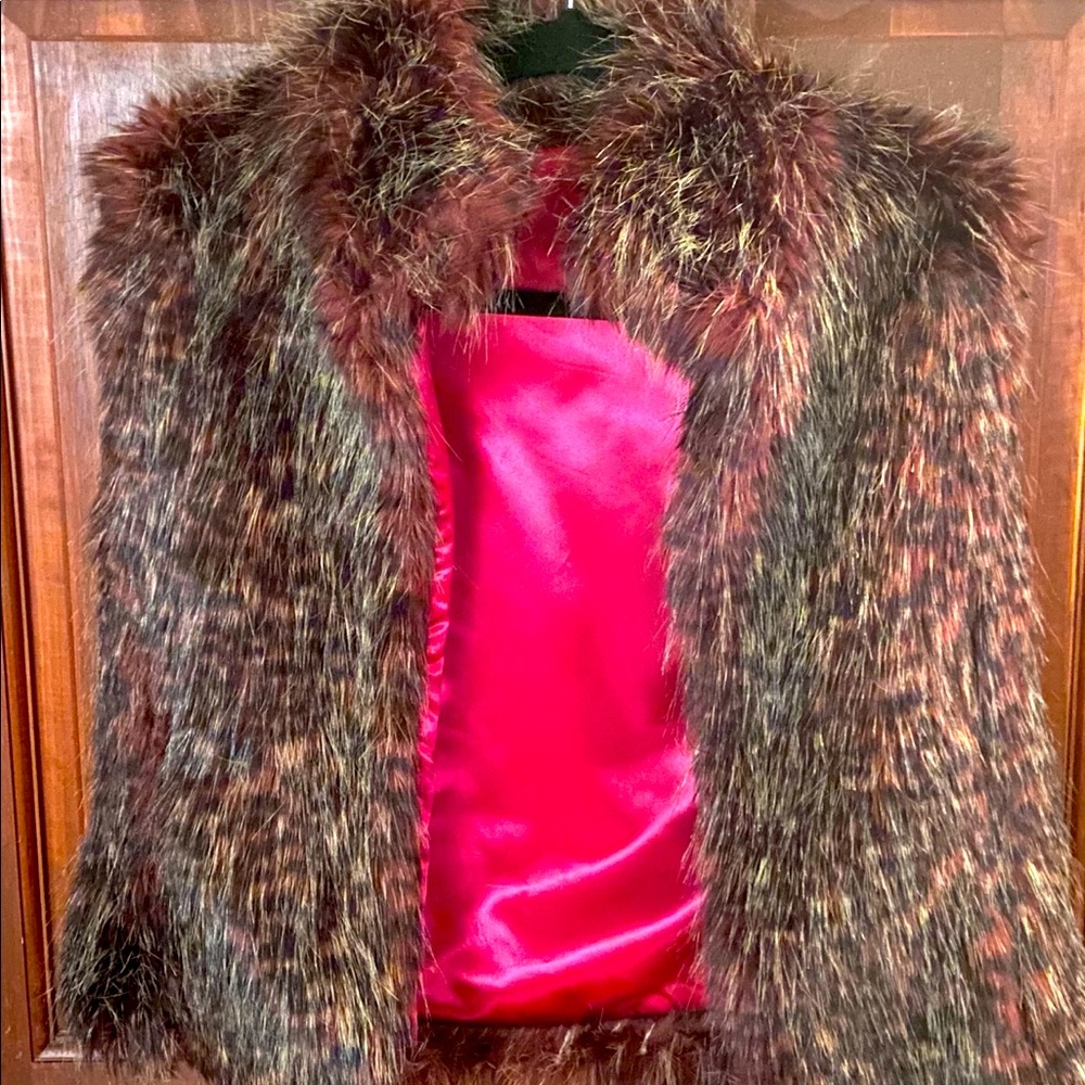Exquisite Bardelli Faux Fur Vest Burgundy